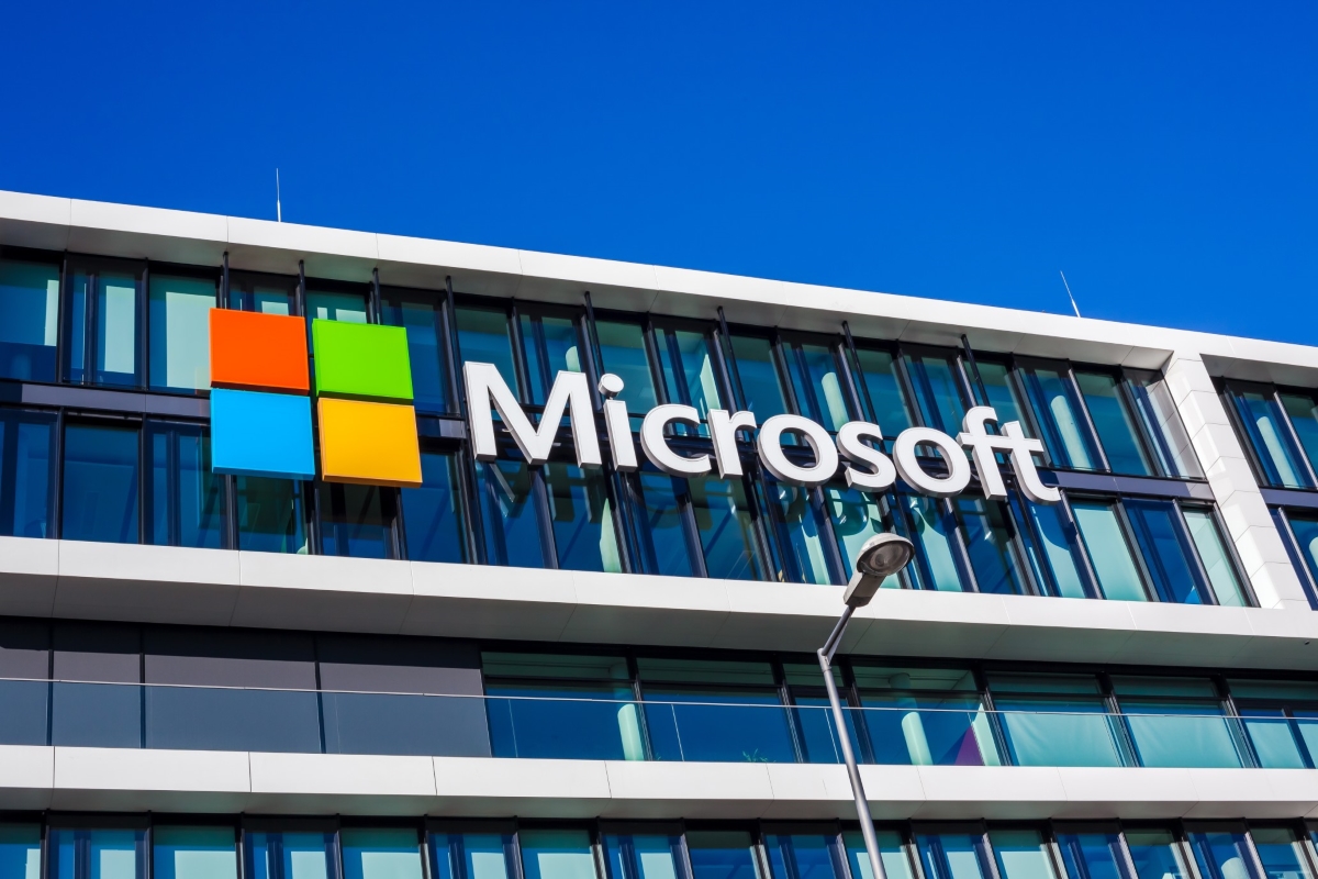 munich-germany-december-26-2018-microsoft-logo-at-the-company-office-building-located-in-munich_t20_axLYp6