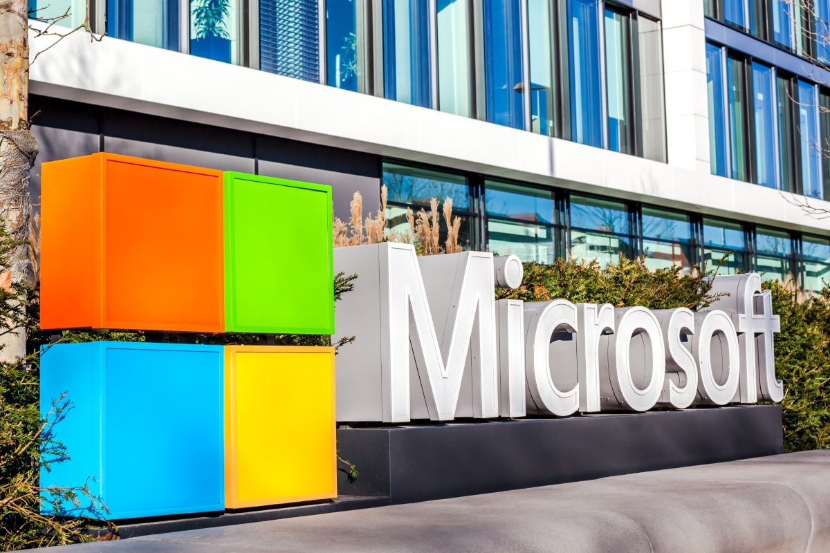 munich-germany-december-26-2018-microsoft-logo-at-the-company-office-building-located-in-munich_t20_mRKwWd