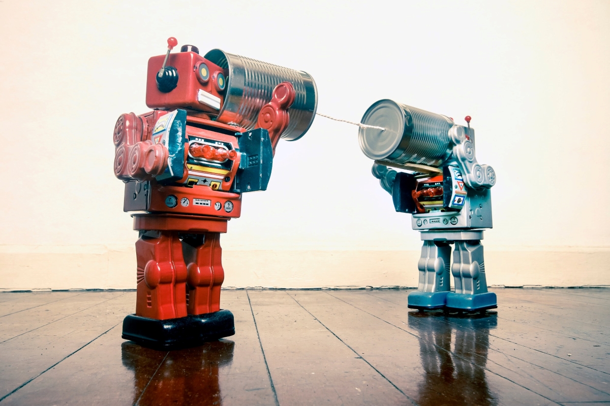 two-retro-robots-talking-on-tin-phones_t20_R68YRN